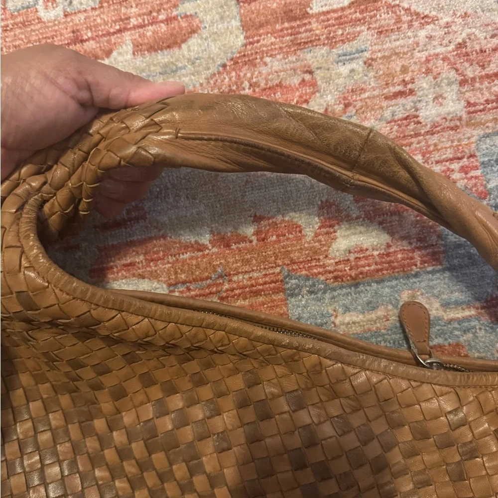 Bottega Veneta Tan Woven Shoulder Bag - Picture 3 of 8